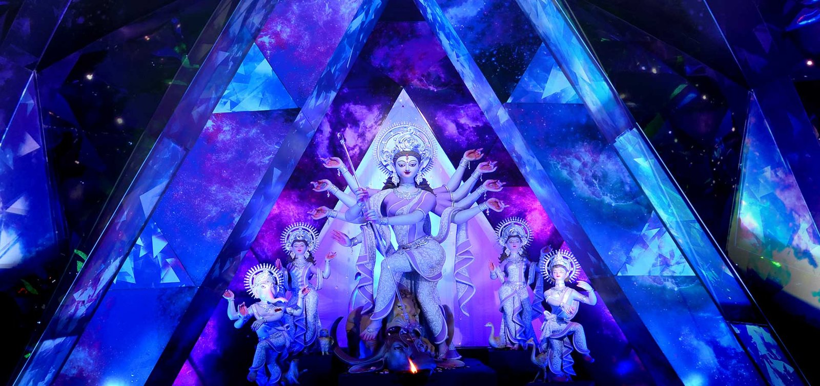 Immersive view of a Kolkata Durga Puja pandal